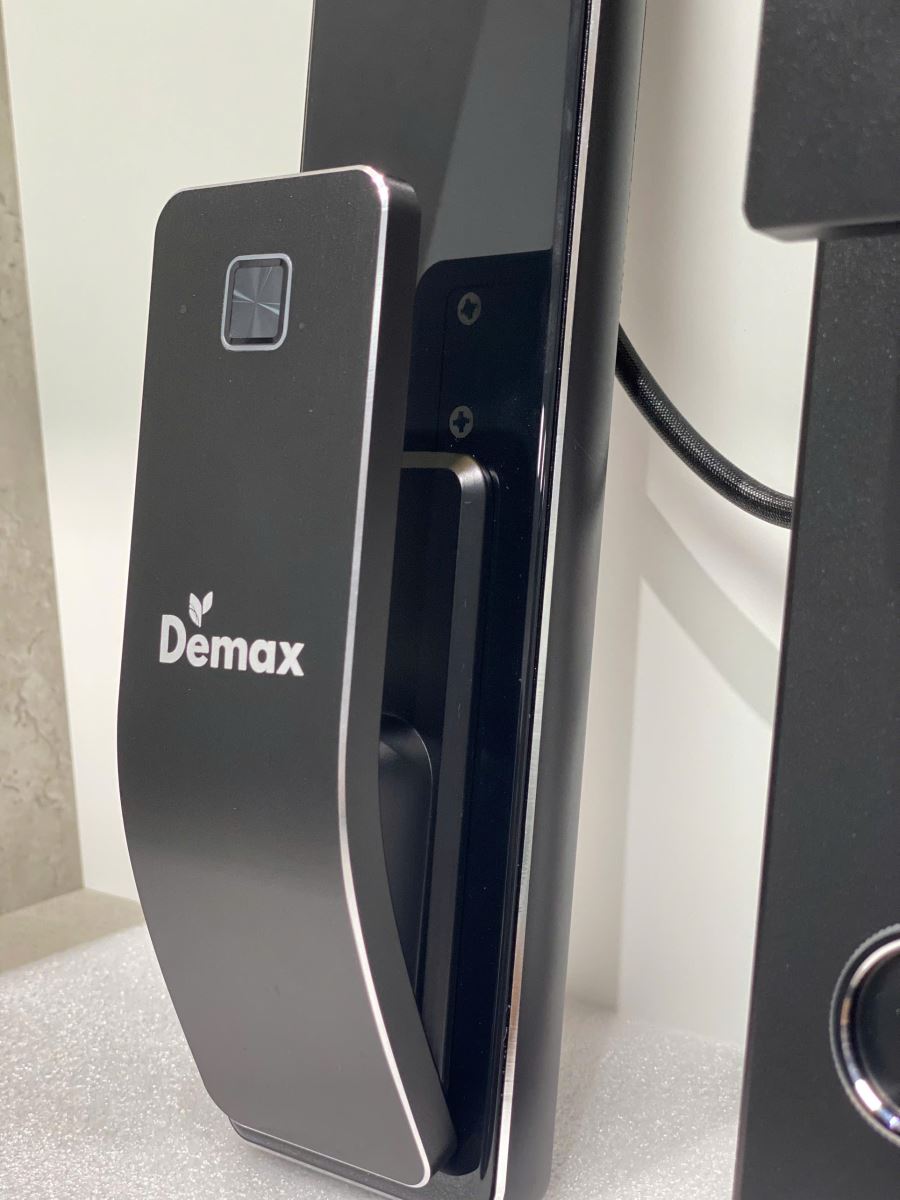 Khóa cửa nhận diện khuôn mặt Demax EL-C910 BN