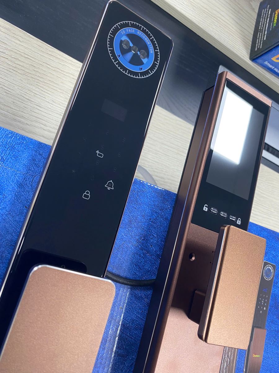 Khóa cửa nhận diện khuôn mặt Demax EL-C910 CB